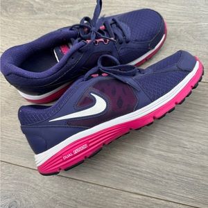 Nike women’s sneakers
